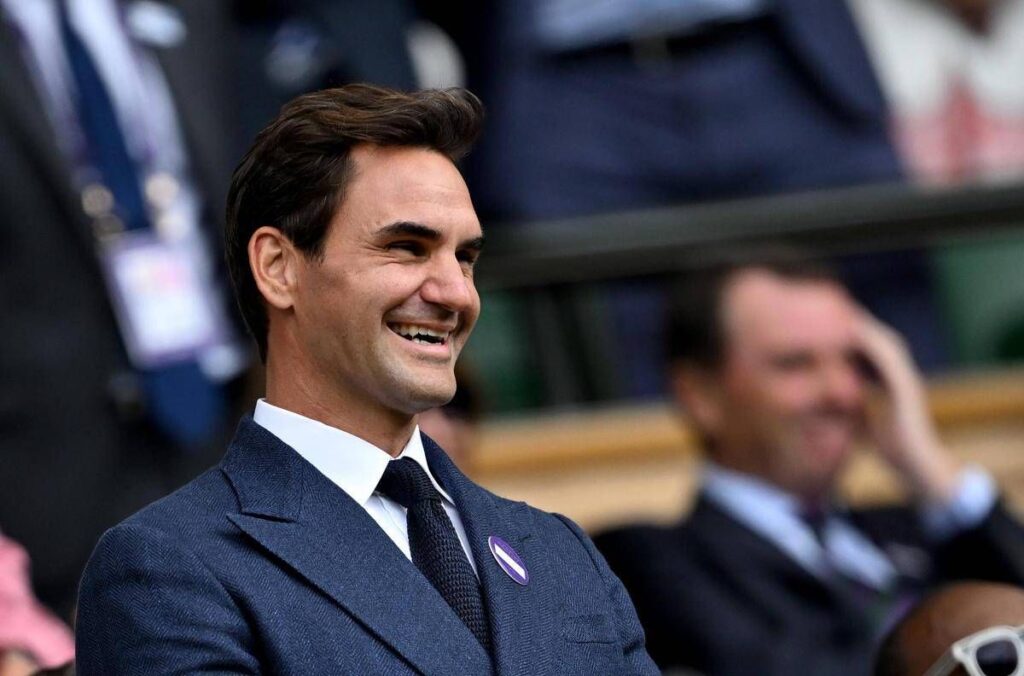 Shanghai, folla in delirio per il ritorno in campo di Federer