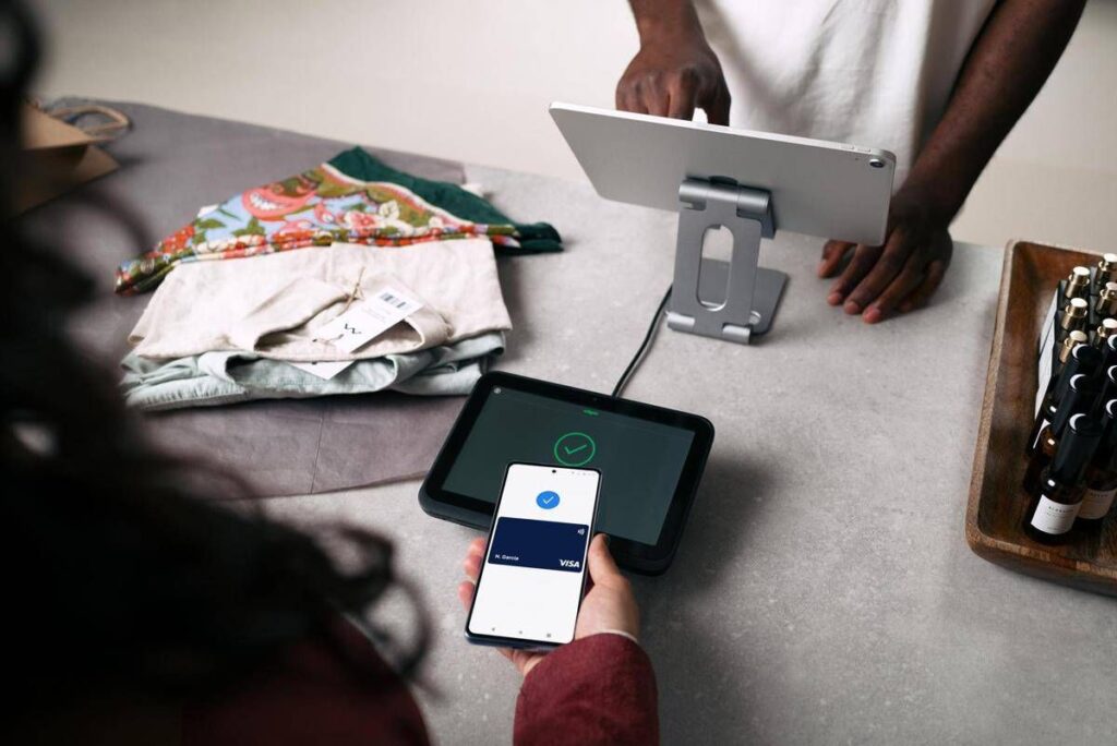 Shopping di fine anno: acquisti multicanale per gli italiani, spesa media di 227€