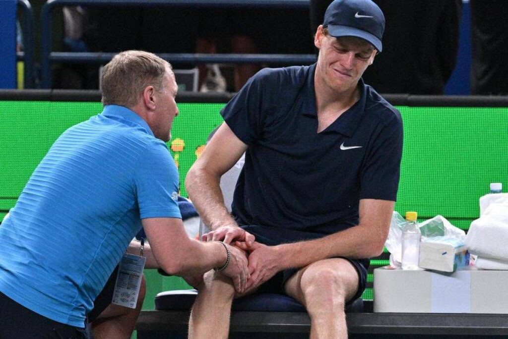 Sinner e i crampi a Shanghai, medico-fisiatra: “Cosa fare per prevenirli”