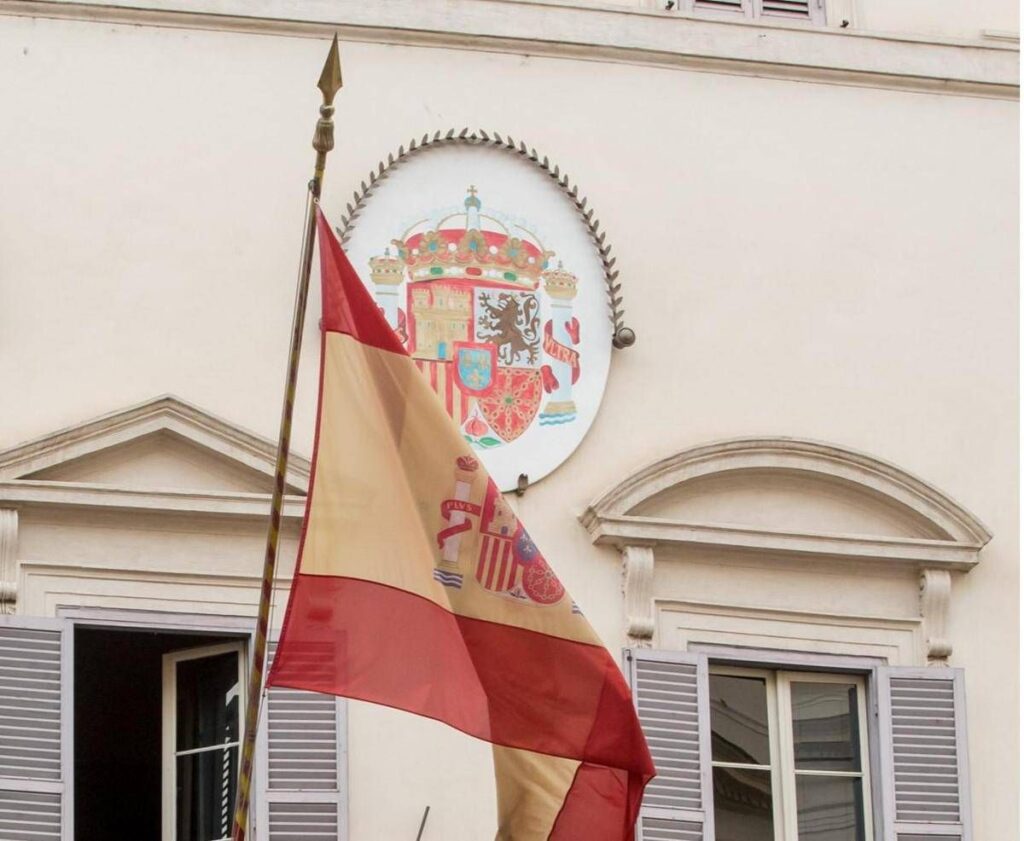 Spagna, Fontanone illuminato e centinaia di ospiti a Roma per la Festa nazionale in ambasciata