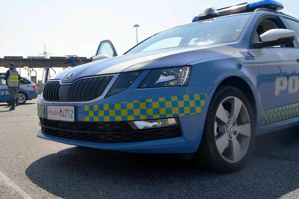 Torino, ubriaco guida tir contromano in autostrada per 10 km: multato e denunciato