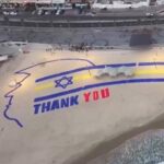 Trump arriva in Israele, un enorme ‘grazie’ sulla spiaggia: il messaggio speciale