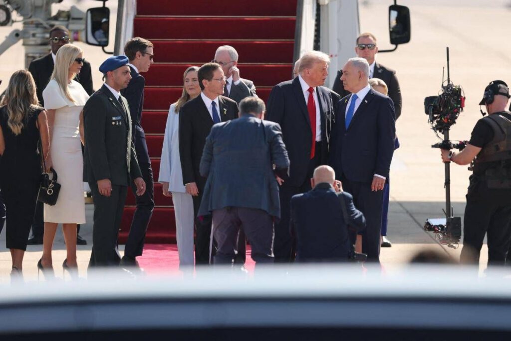 Trump arrivato alla Knesset. A Netanyahu e Herzog: “E’ il vostro giorno migliore”