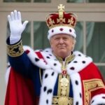 Trump ‘trolla’ i manifestanti, il video con il presidente-re