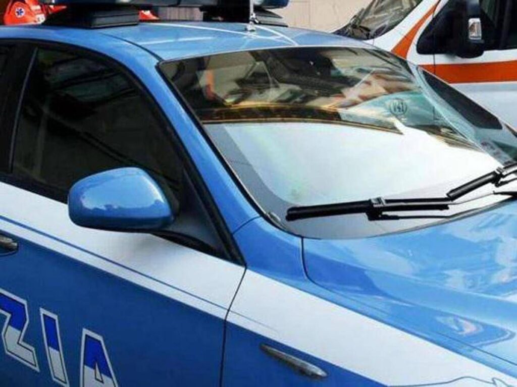 Uccide la moglie 89enne malata di demenza senile e si getta dal balcone: la tragedia a Mirandola