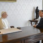 Ucraina, Orban: “Sanzioni a Russia un errore, andrò da Trump per discuterne”. In Vaticano l’incontro con il Papa