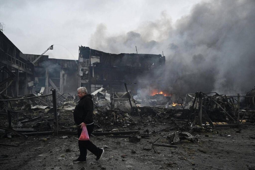 Ucraina, ancora droni russi contro Kiev: morti e feriti nella capitale