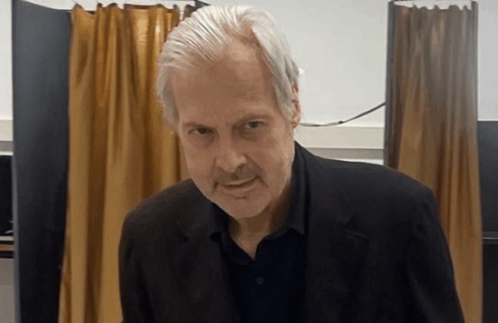 Vittorio Sgarbi e la lotta contro la depressione: “Non avevo più voglia di vivere, pesavo 59 chili”