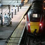 Accoltellamento sul treno, 10 feriti a Huntingdon: nove sono gravi. Indaga anche antiterrorismo