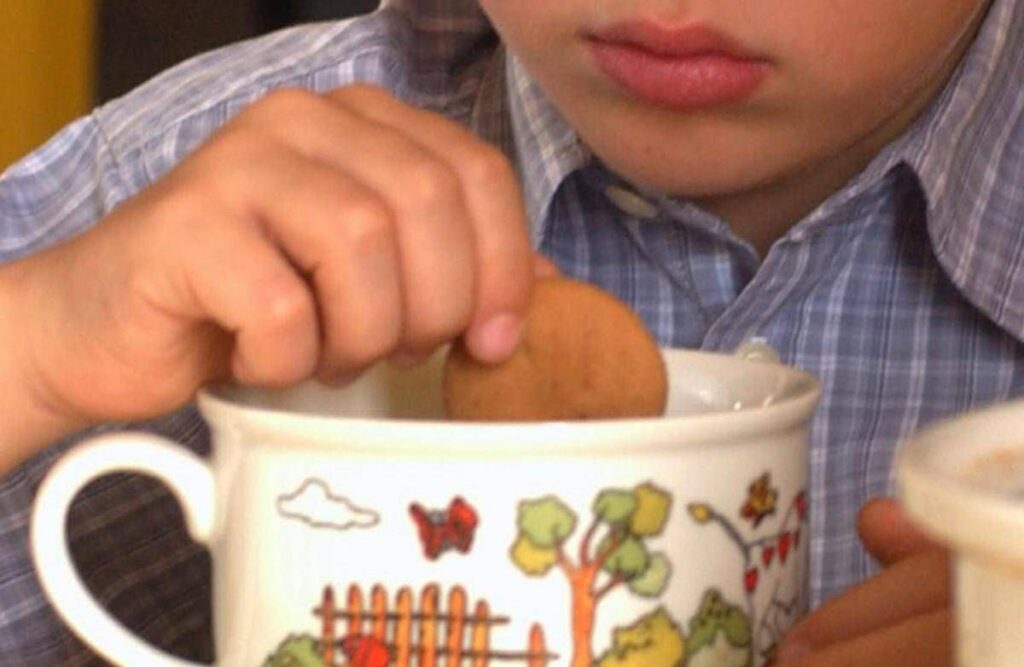 Arezzo, bimbo di 4 anni intossicato dai biscotti alla cannabis: arrestato lo zio ‘pasticciere’