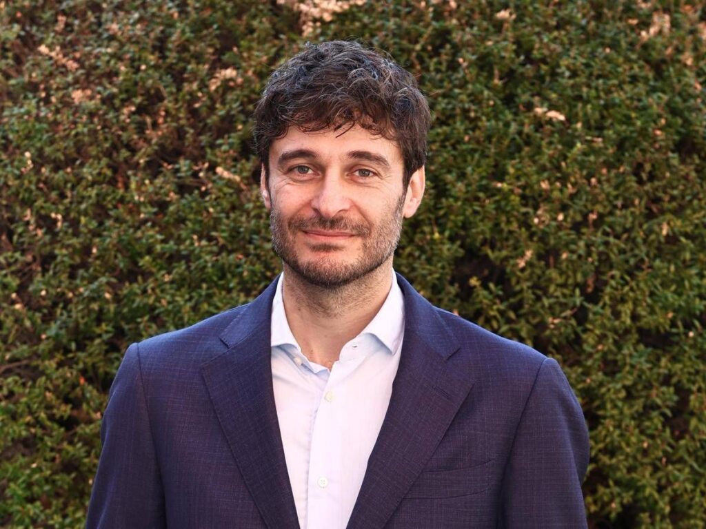 Ascolti tv, ‘Il Commissario Ricciardi’ torna e vince