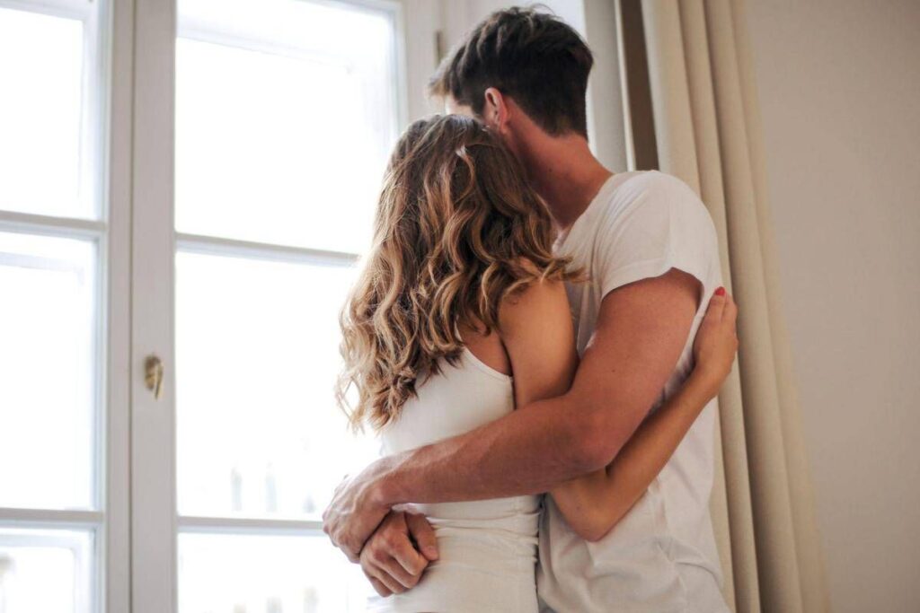 Bird theory, cos’è la ‘Teoria dell’uccello’ per scoprire se il partner ti ascolta davvero (e cosa ne pensano gli esperti)