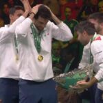 Bolelli alza la Coppa Davis, ma… la rompe (poi l’aggiusta)