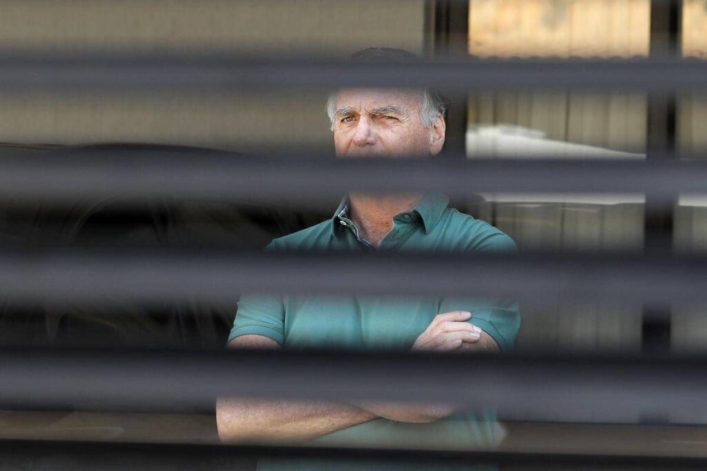 Bolsonaro lascia il carcere, trasferito in ospedale per intervento chirurgico