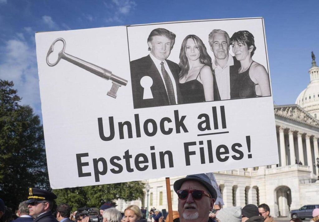 Caso Epstein, Trump firma la legge per la pubblicazione dei file