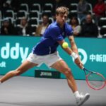 Cobolli colpisce nastro e impreca, Munar lo riprende: tensione in finale di Coppa Davis