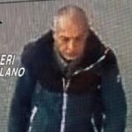 Donna accoltellata a Milano, 59enne confessa: “Scelto luogo simbolo del potere economico”