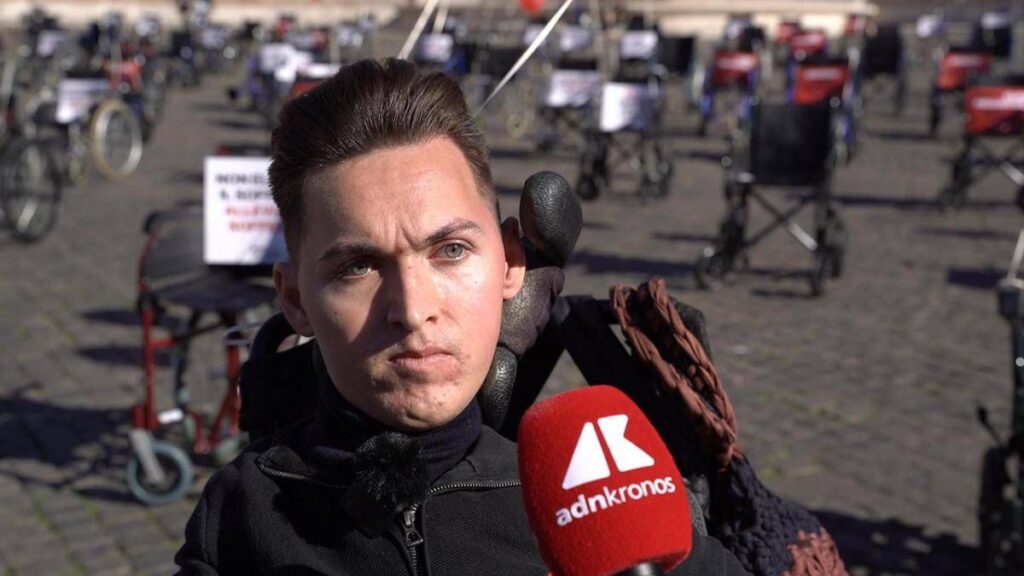 Fine vita, Stoica (scrittore e attivista): “Stato deve accompagnare alla vita non alla morte”