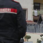 Firenze, marito e moglie trovati morti in casa con ferite da coltello