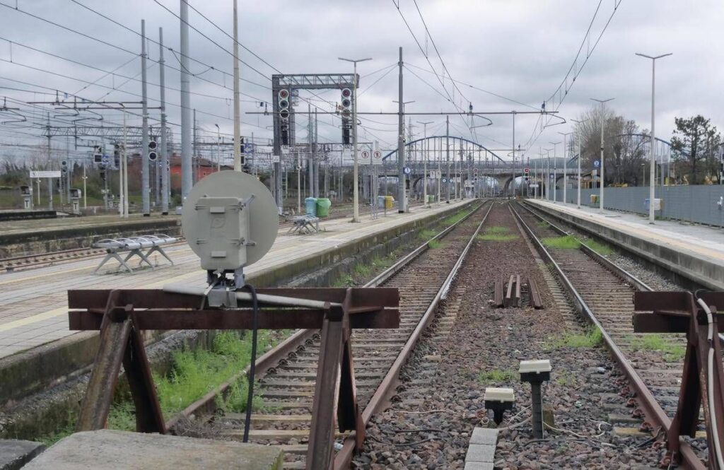 Firenze, muore investito da un treno: ritardi fino a due ore per l’Alta Velocità