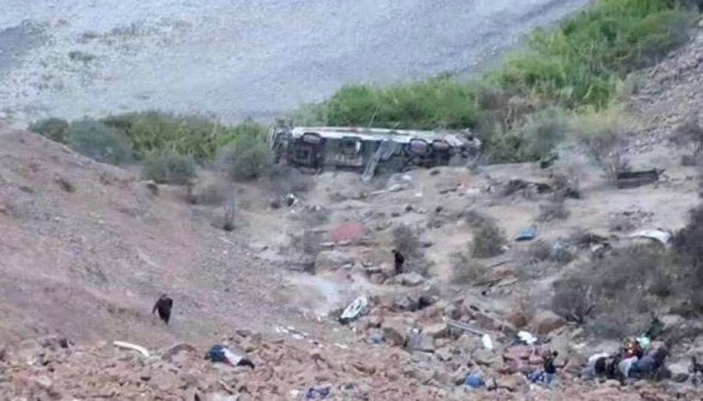 Incidente nel sud del Perù, bus finisce in un burrone: almeno 37 morti