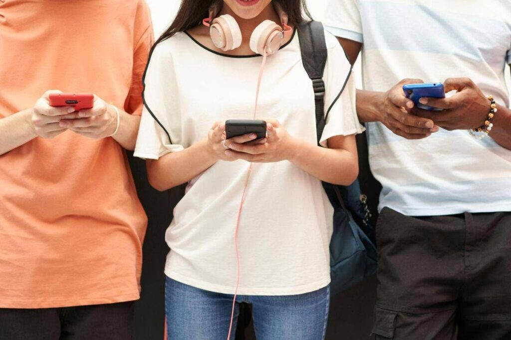 Indagine Moige-Piepoli ‘Venduti ai minori’, allarme vendita illegale alcol e tabacco