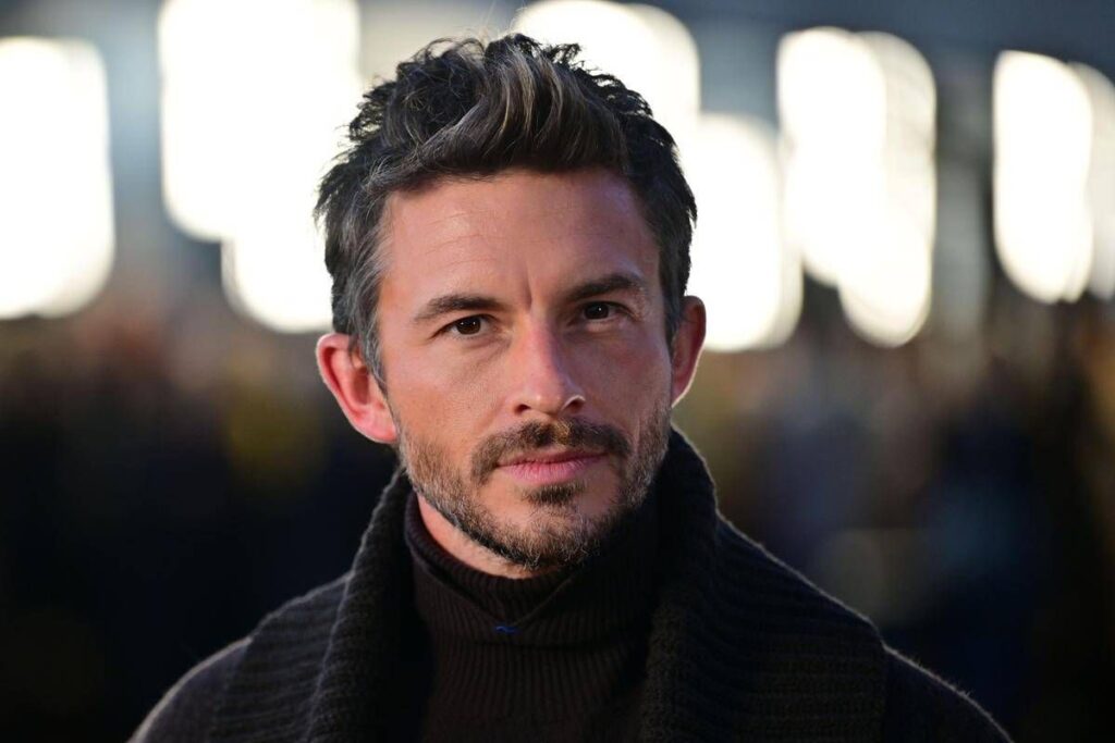 Jonathan Bailey è l’uomo più sexy del 2025 secondo People