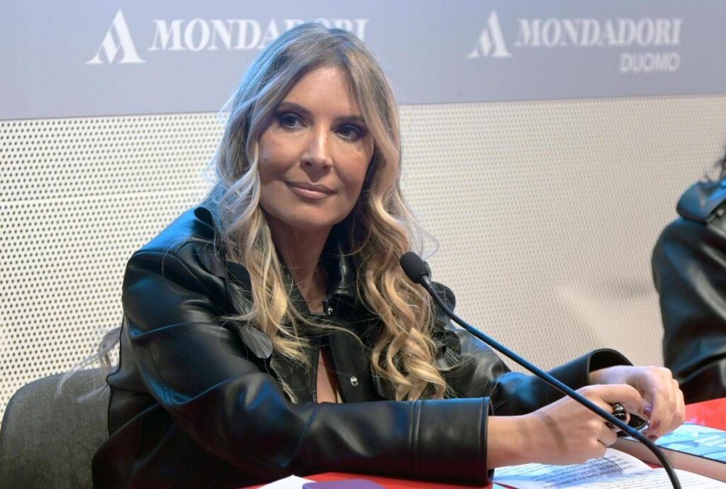 Lucarelli e la precisazione: “Da Fedez cause per 150.000 euro, ma non per il mio libro”