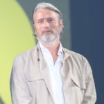 Mads Mikkelsen compie 60 anni, l’attore danese che ha conquistato Hollywood