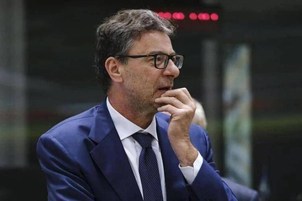 Manovra, Giorgetti: “Tutela i redditi medi e mantiene i conti in ordine”
