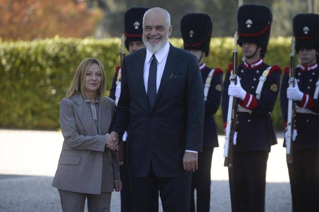 Migranti, Meloni: “Protocollo Albania funzionerà con nuovo patto asilo”