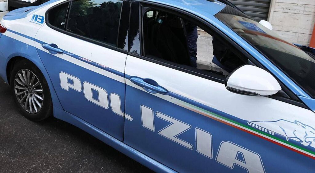 Picchia e tiene sotto sequestro una ragazza per oltre 24 ore, 32enne arrestato