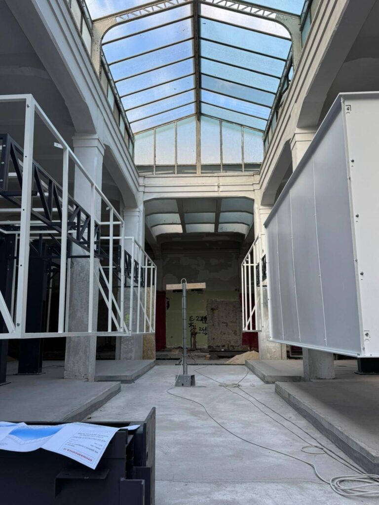 Proseguono lavori nuovo Mercato dell’Unità a Prati, arrivate le prime ‘lanterne’
