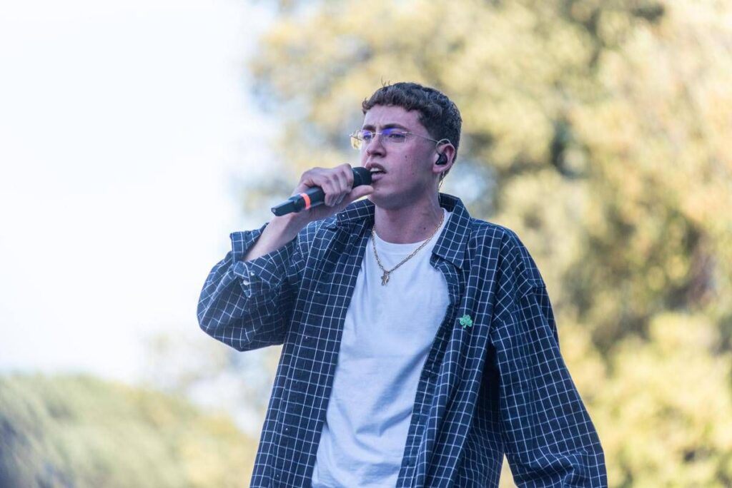 Sanremo 2026, Tredici Pietro tra i big: chi è il rapper che ‘odia i raccomandati’