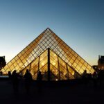 Scandali e colpo al Louvre, si dimette la direttrice del museo