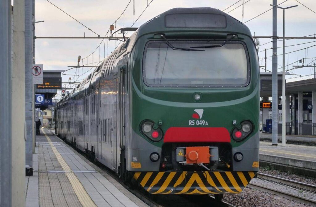 Sciopero 28 novembre, l’Italia si ferma: dai treni ad aerei e scuola, orari e fasce di garanzia