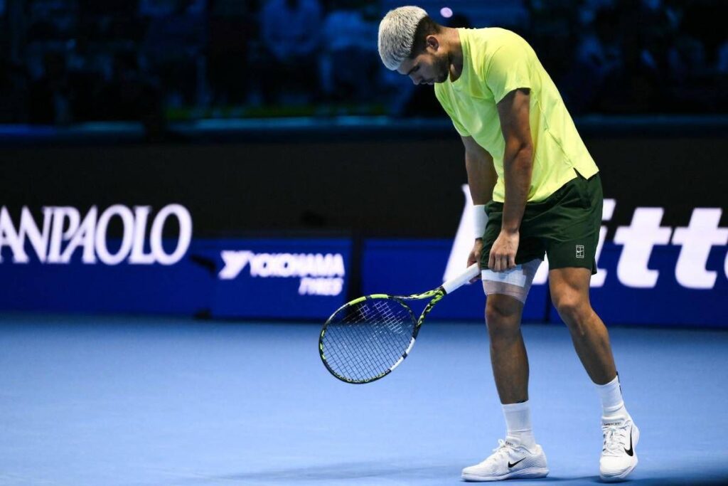 Sinner-Alcaraz, massaggio e fasciatura per Carlos. Cos’è successo alle Atp Finals