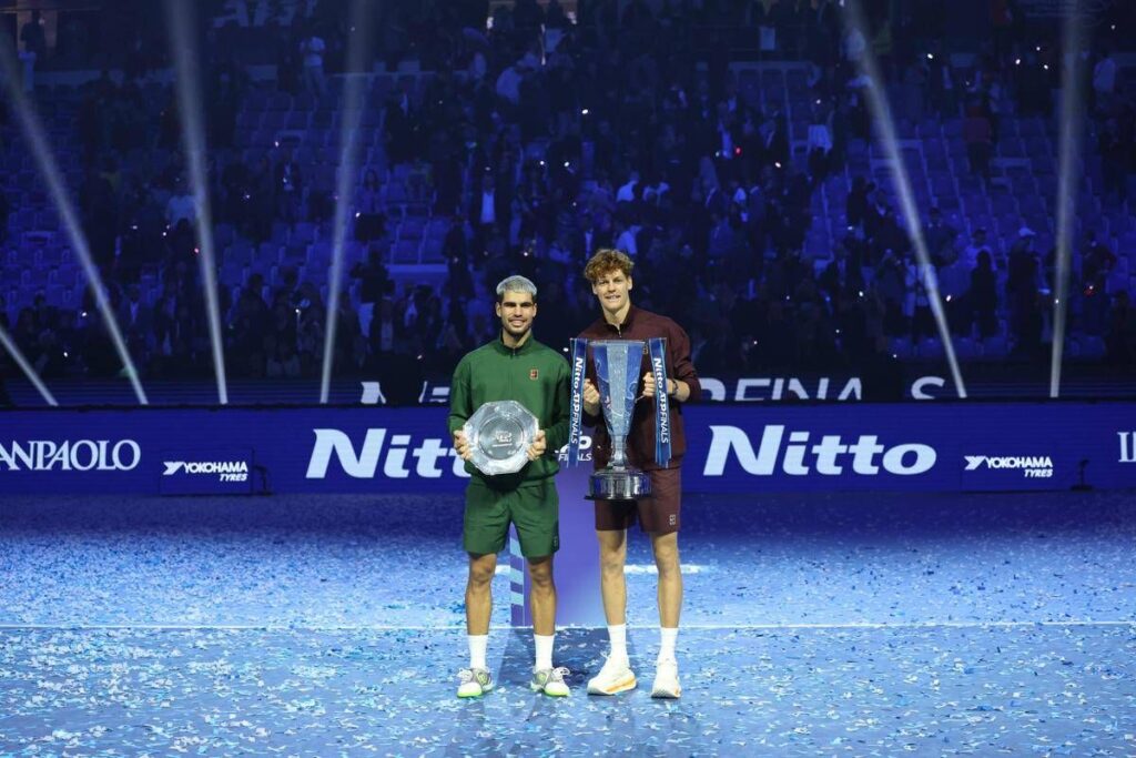 Sinner batte Alcaraz alle Atp Finals, ma con Carlos finisce… in parità. Il dato