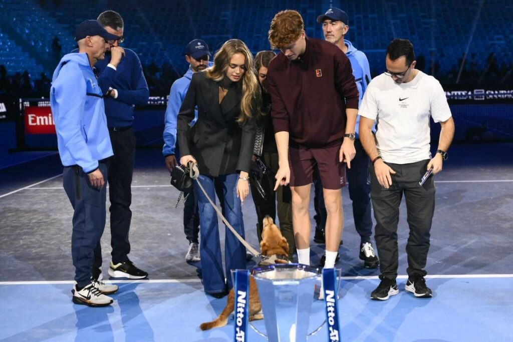 Sinner, la famiglia si… ‘allarga’. Anche il cane Snoopy festeggia il trionfo alle Atp Finals