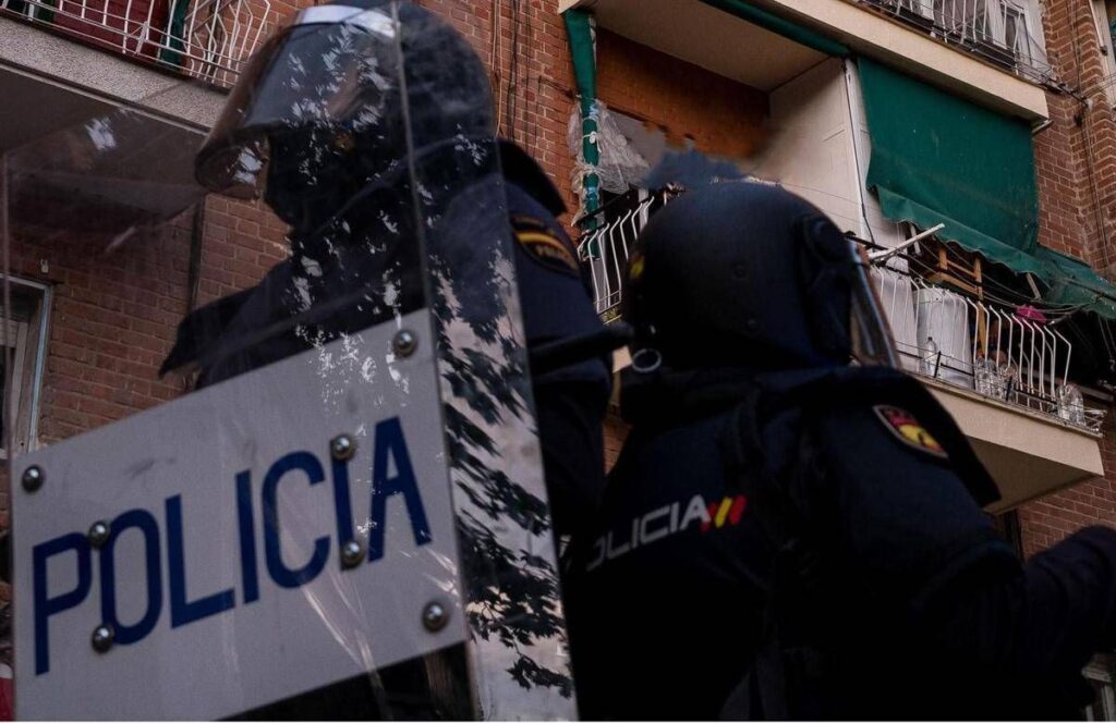 Spagna, “attacco jihadista” a Madrid: 18enne ferisce tre persone