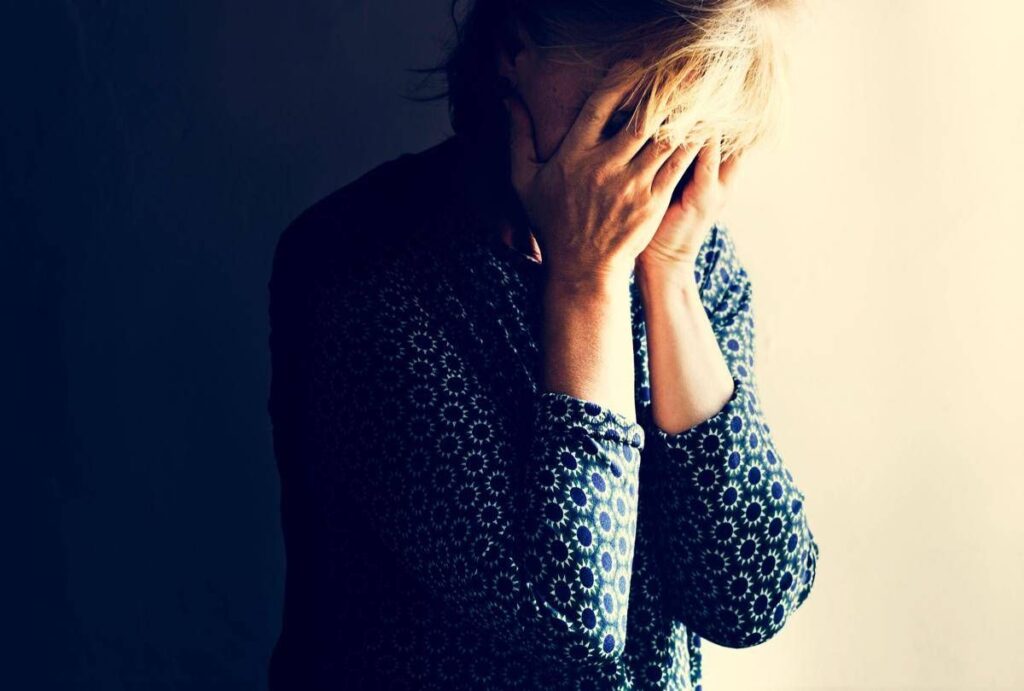 Taglia gola a figlio di 9 anni, ipotesi ‘sindrome di Medea’: cos’è