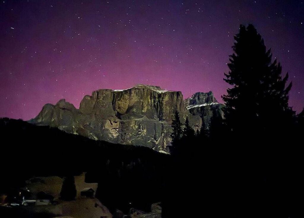 Tempesta geomagnetica ‘cannibale’: l’aurora boreale illumina l’Italia