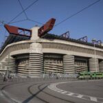 Tifosa norvegese denuncia molestie nei bagni di San Siro: indagato un addetto alle pulizie