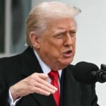 Trump cancella Biden: “Non c’è la sua firma sugli atti, annullo tutto”