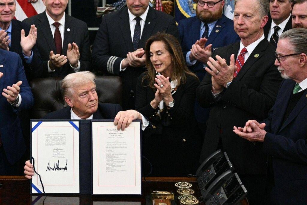 Trump firma la legge, finisce lo shutdown più lungo della storia