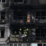 Ucraina, Kiev ancora sotto attacco: raffica di missili e droni. Zelensky: “Russia colpisce strutture civili”