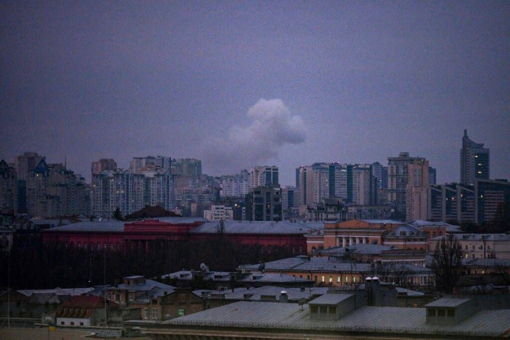 Ucraina-Russia, Kiev sotto attacco. Nuovo piano per la pace in 19 punti