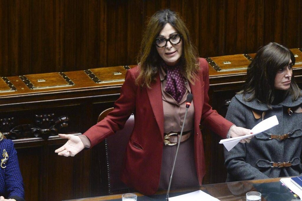Visibilia, giudice sospende processo Santanchè per diffamazione: atti a Senato