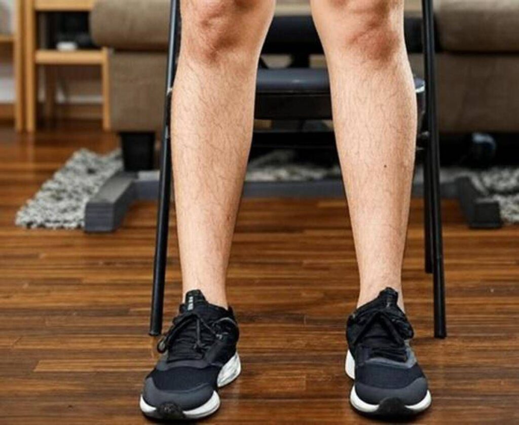 7 minuti per aiutare il cuore, basta una sedia per l’esercizio