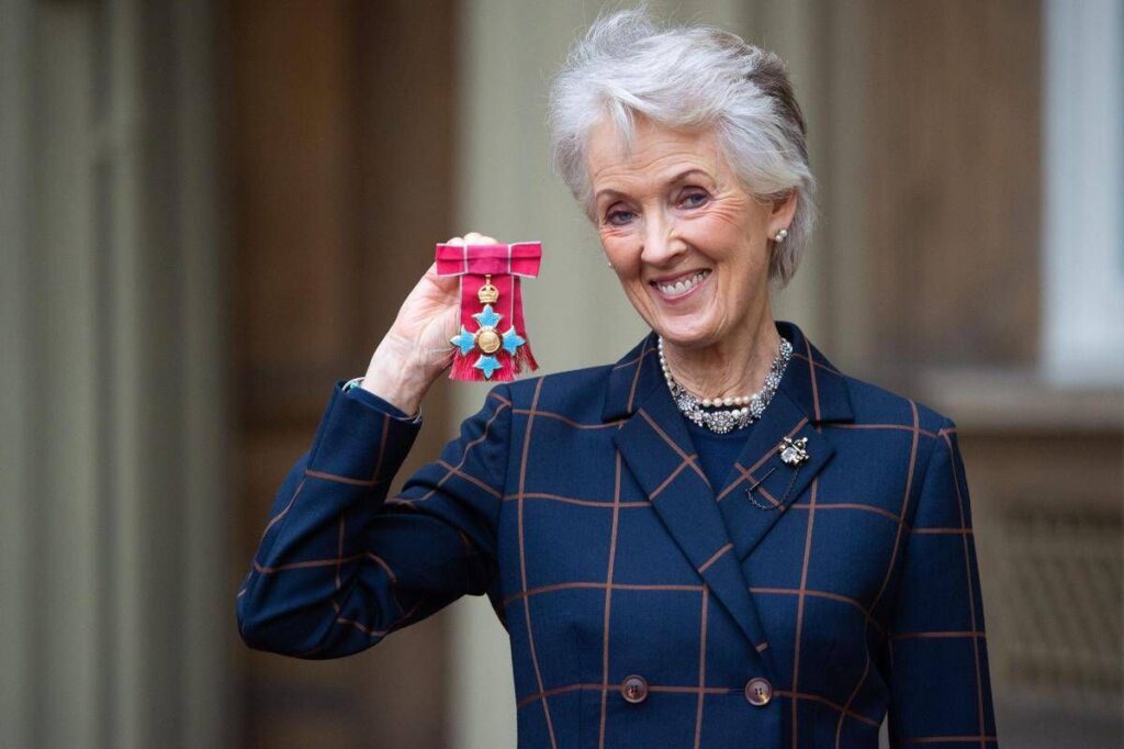 Addio a Joanna Trollope, la regina dei romanzi rosa aveva 82 anni